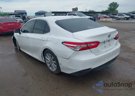 2019 Toyota Camry Le z USA, uszkodzony, nr VIN 4T1B11HK9KU852940